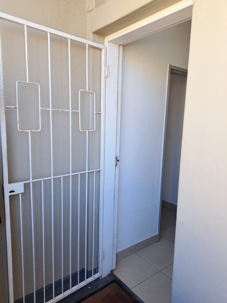 2 Bedroom Property for Sale in Zonnebloem Western Cape